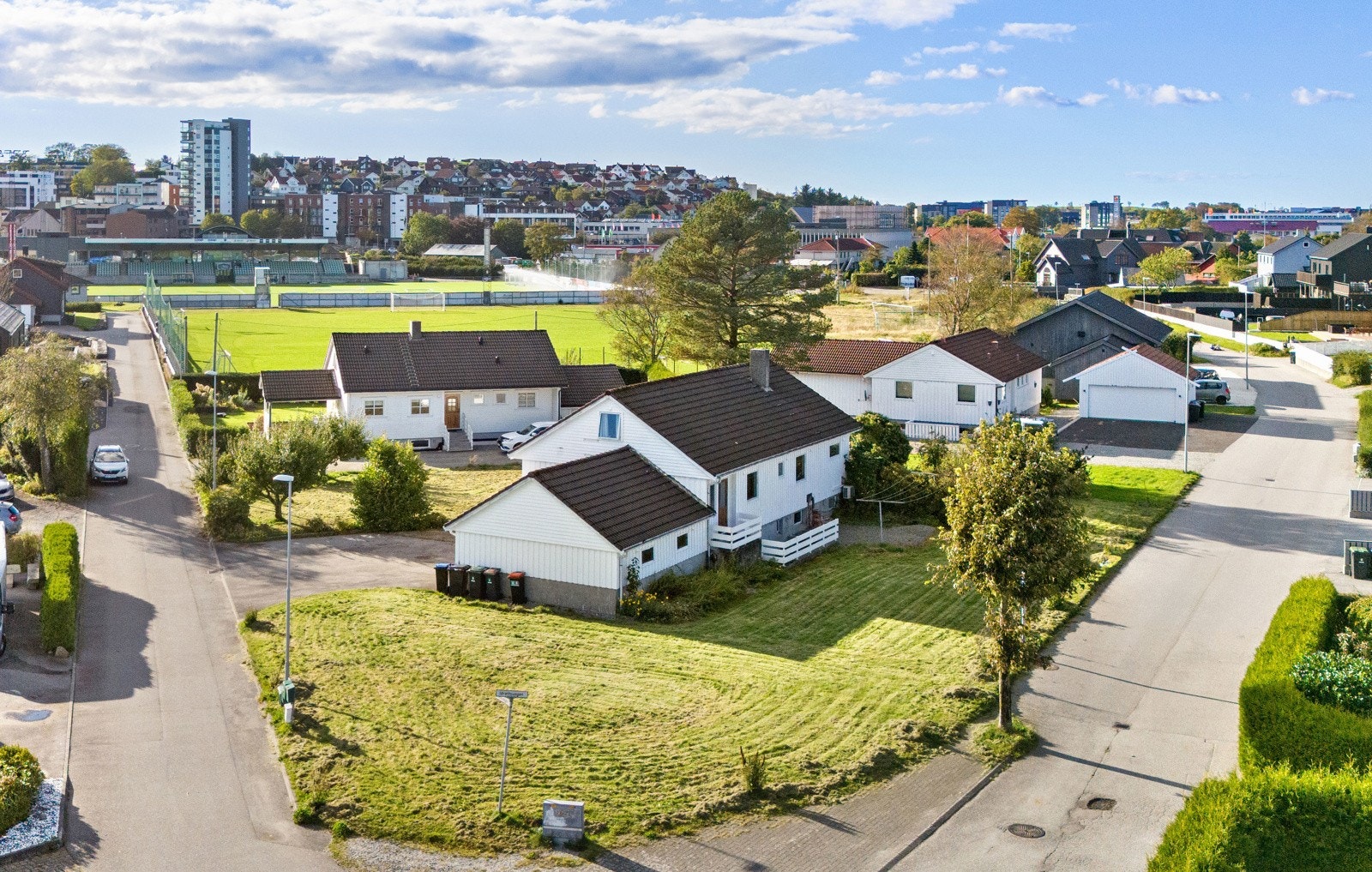 Enebolig sentralt på Klepp med romslig tomt på hele 1,3 mål. Galleribilde