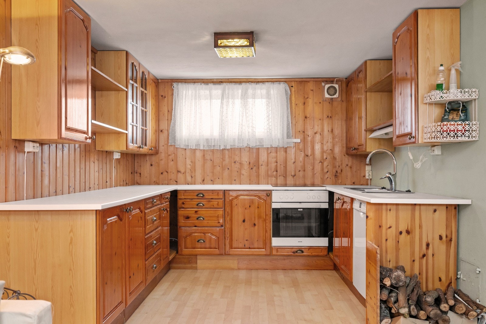 Kjøkken i underetasjen Galleribilde