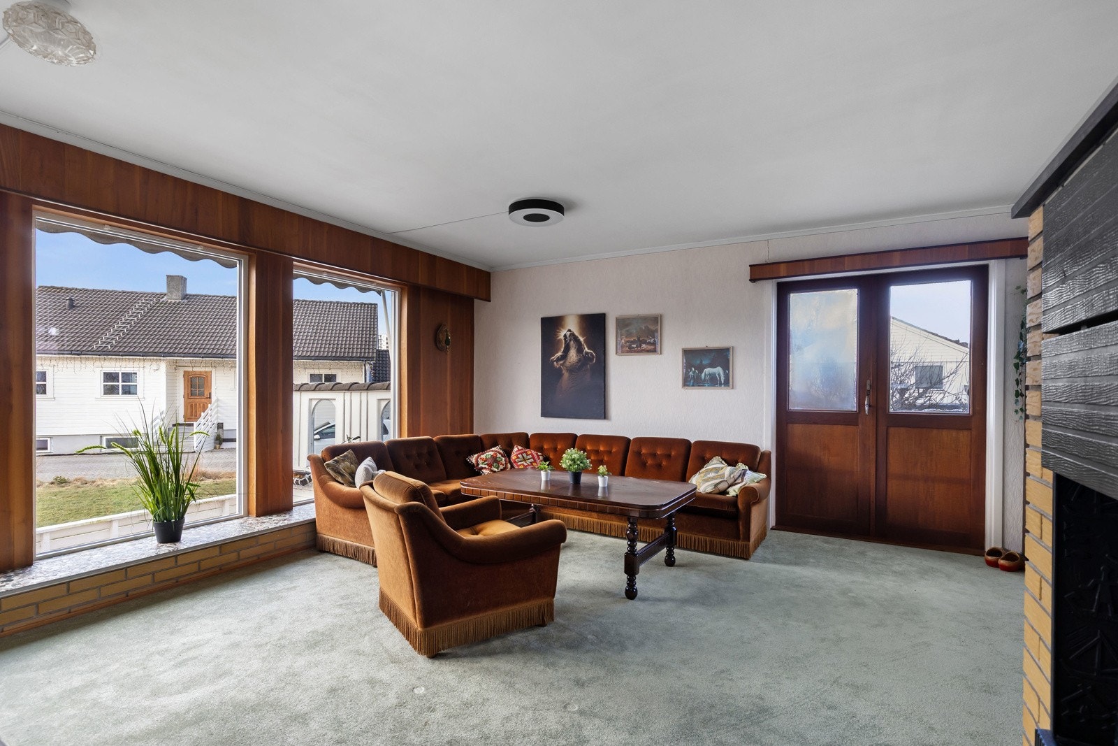 Her er det flere naturlige soner for både sofagrupper og spiseplass. Galleribilde