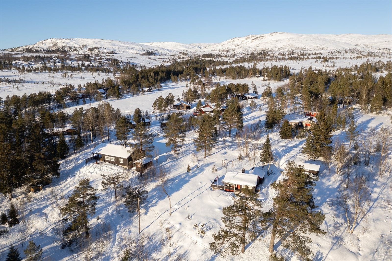 Hytta kan nås med både adkomst fra oversiden og nedsiden. Galleribilde