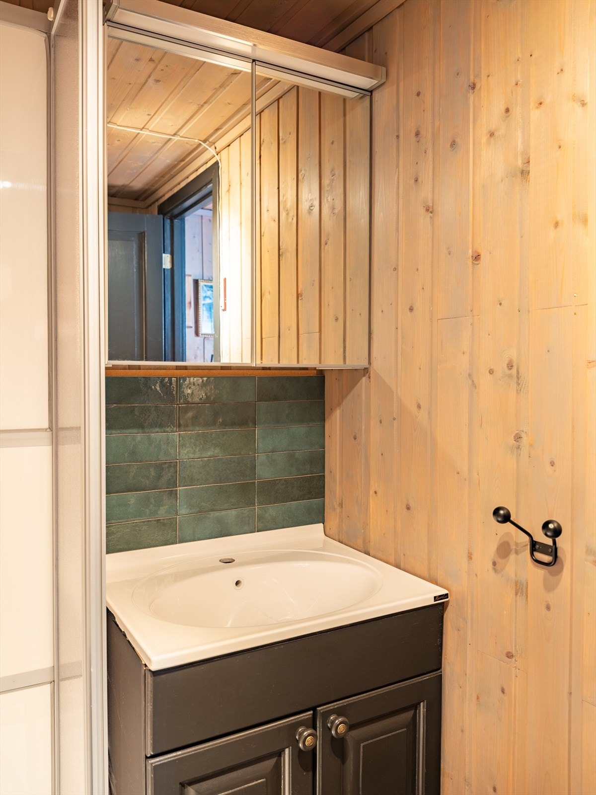 Speilskap med oppbevaring. Galleribilde