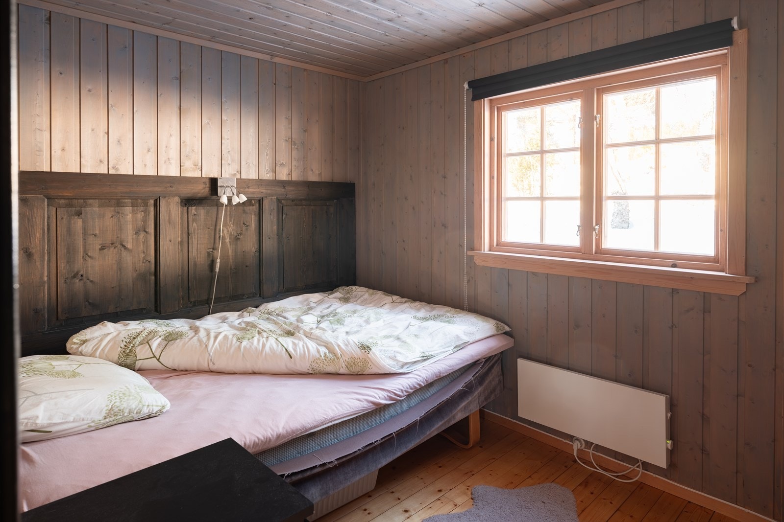 Gangen, dette soverommet og toalettrom er en del av den påbygde delen i nyere tid. Galleribilde