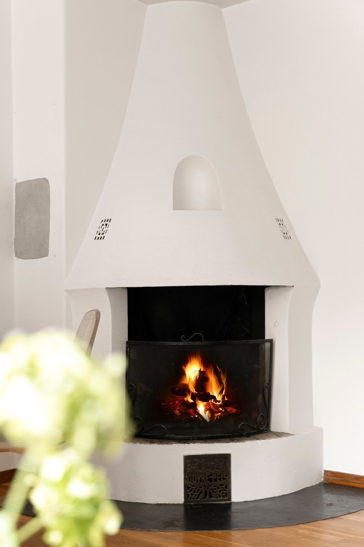 Peisen gir ekstra varme og stemning under kaldere dager Galleribilde