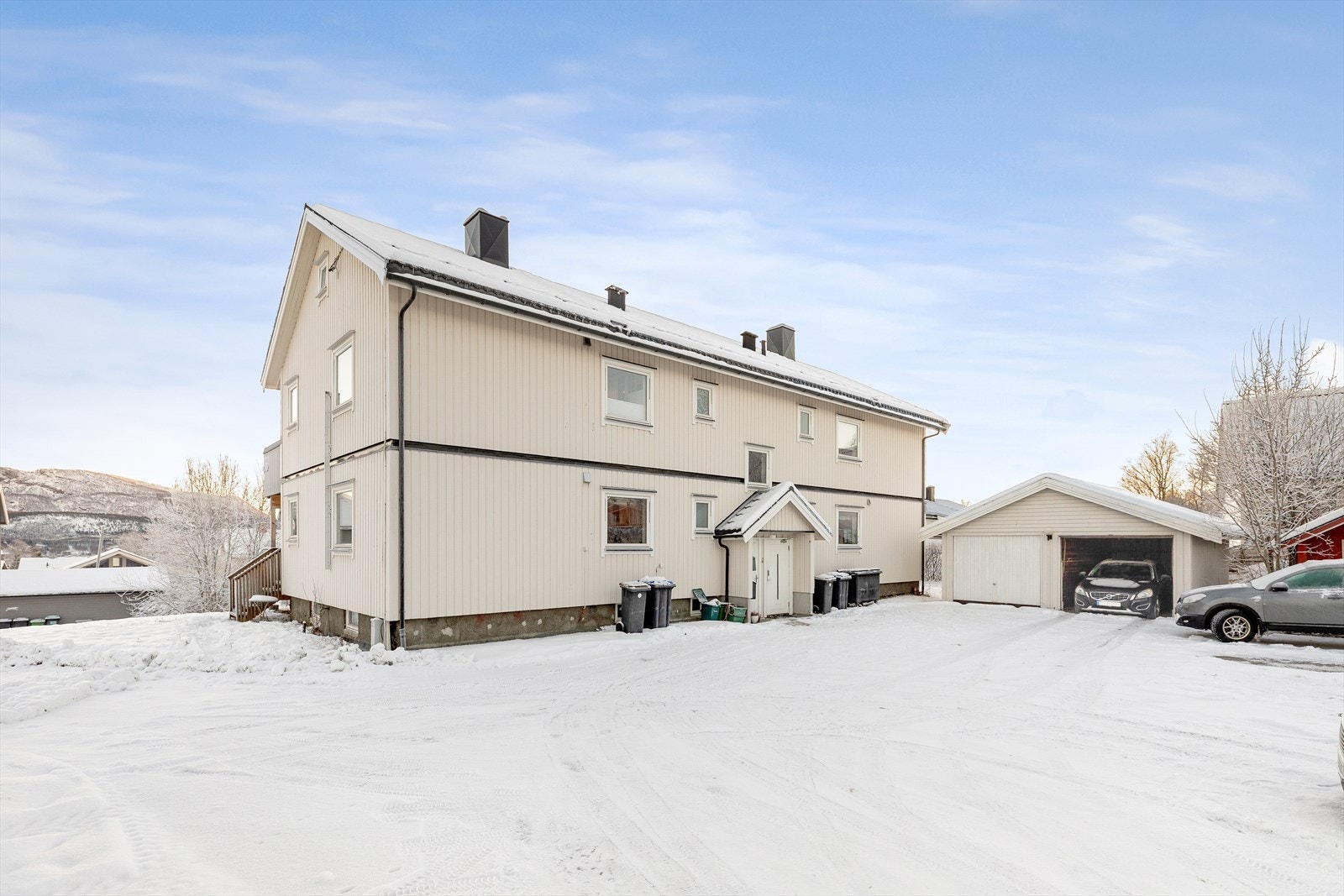 Leilighet med sentral beliggenhet og garasje rett utenfor døren Galleribilde