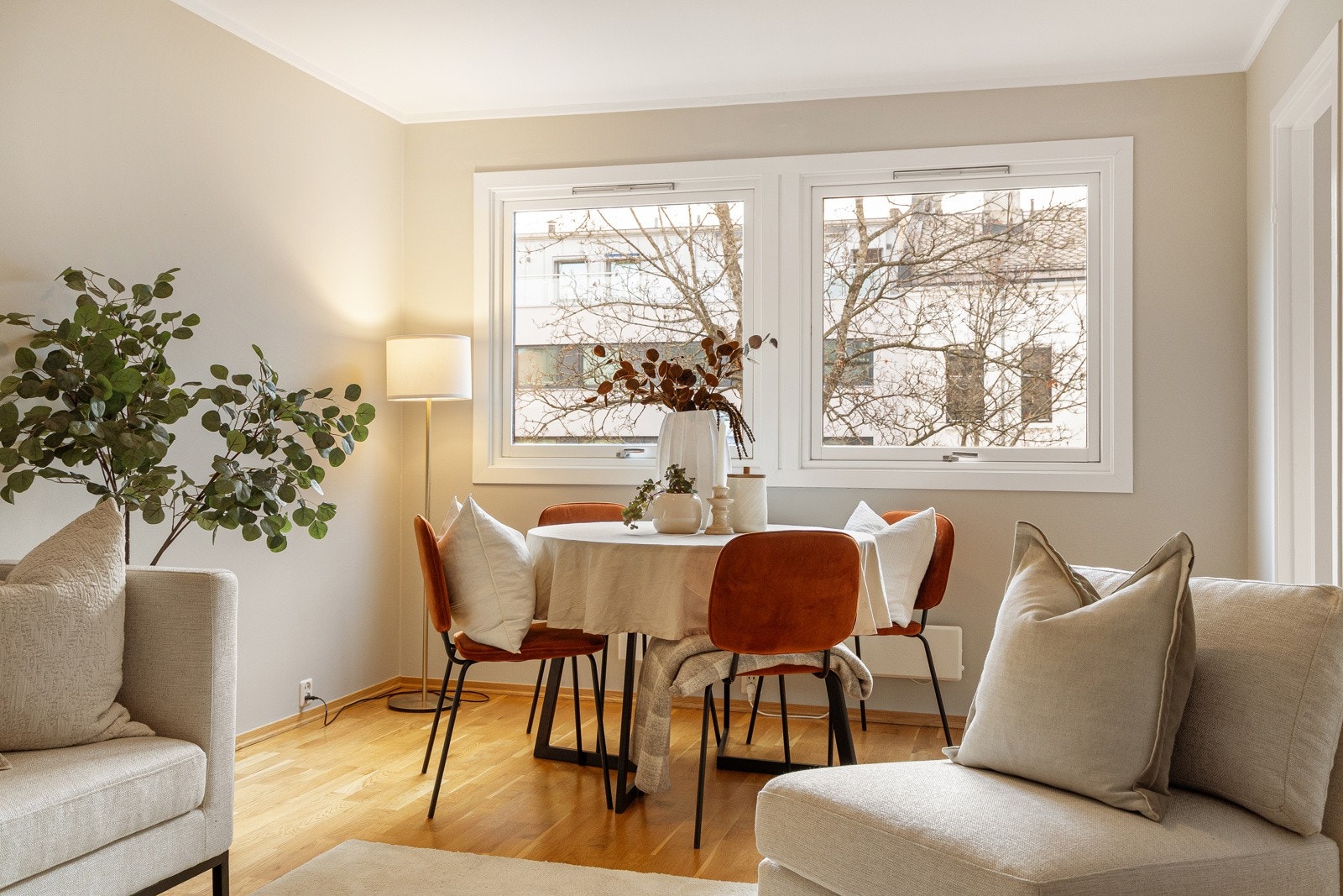 Leiligheten ligger i byggets 4. etasje med heisadkomst Galleribilde