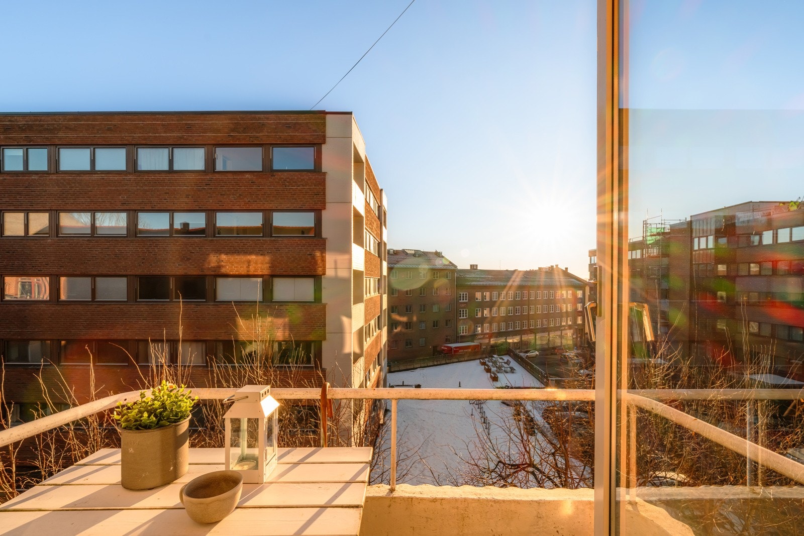 Her er det plass til en hyggelig sittegruppe, perfekt for å nyte varme sommerdager utendørs. Galleribilde