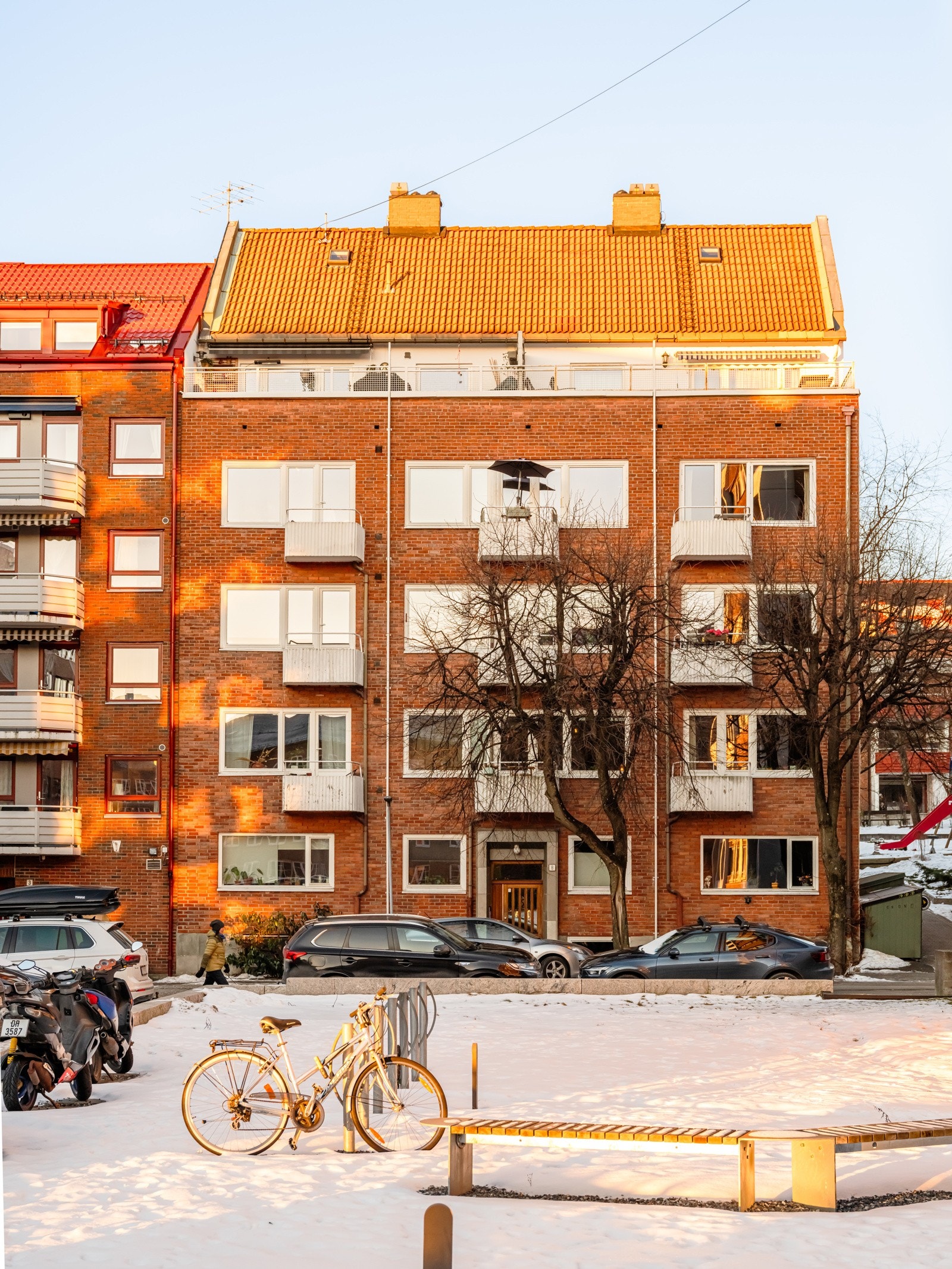 Her bor du med kort vei til alle fasiliteter du behøver i hverdagen, med kort vei til bla. butikker, Storo Storsenter, restauranter, kafeer, treningssenter. Galleribilde