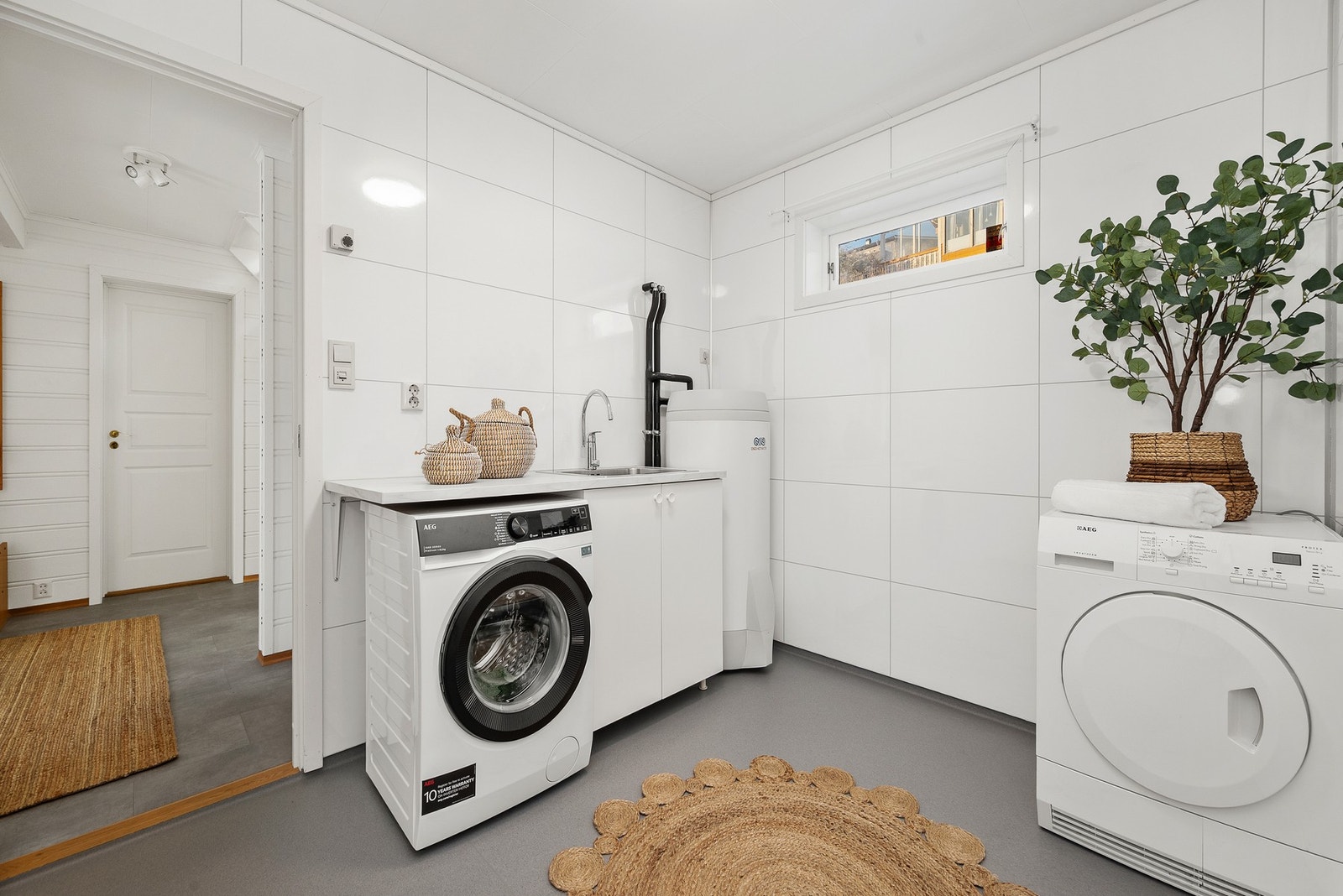 Vaskerommet i sokkel er renovert i 2018 og holder derfor en god standard. Galleribilde