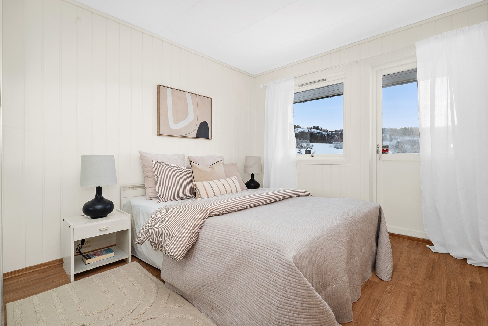 Boligen har 3 soverom hvor man har adkomst til en veranda fra hovedsoverommet. Galleribilde