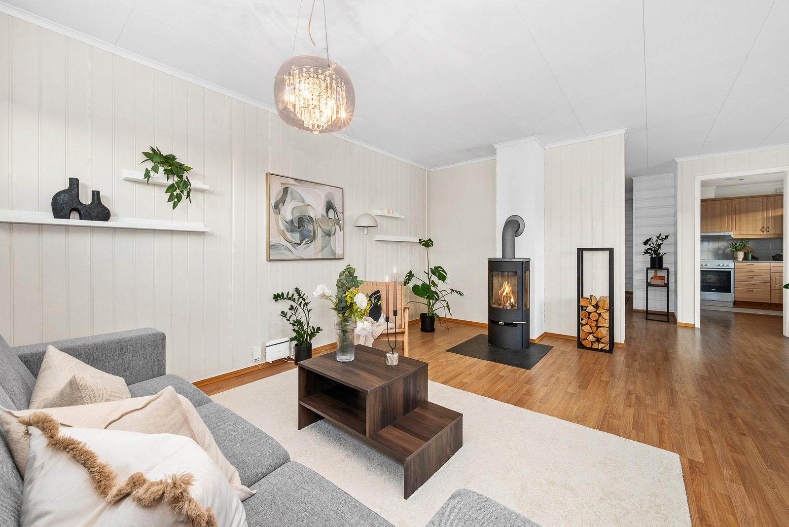 Stuen har flere soner hvor du kan møblere slik du ønsker Galleribilde