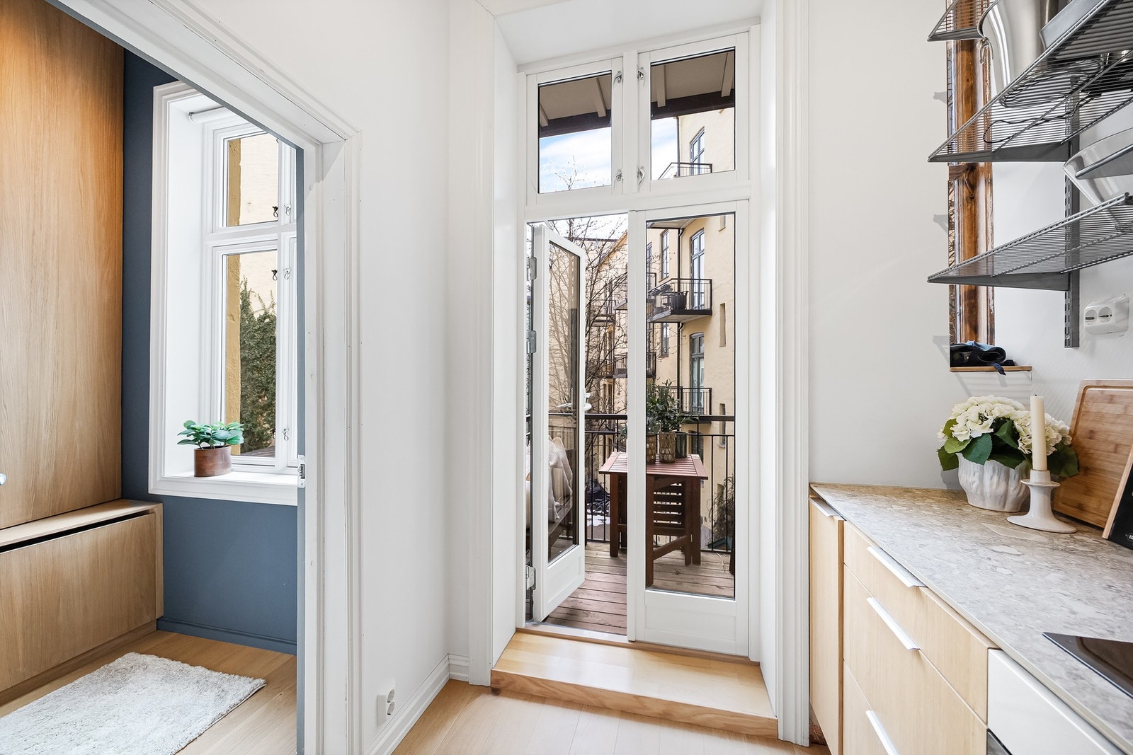 Videre har man utgang til en hyggelig balkong på 3 kvm. Galleribilde