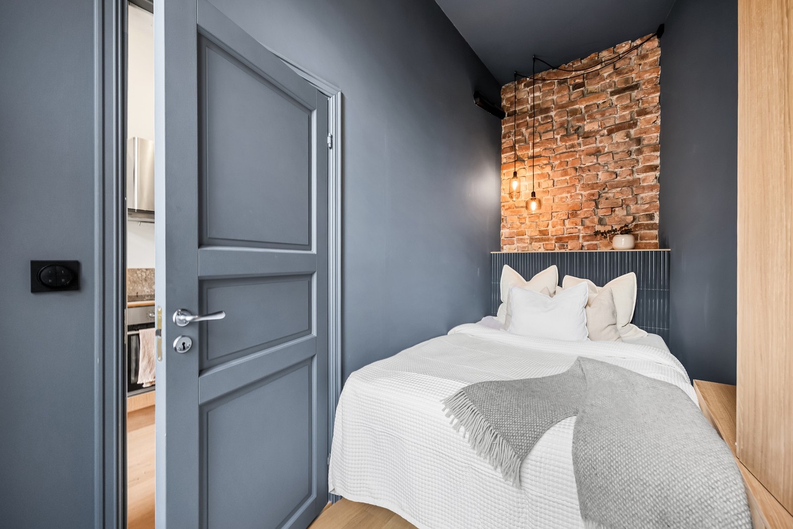 Soverom med plass til dobbeltseng. Galleribilde