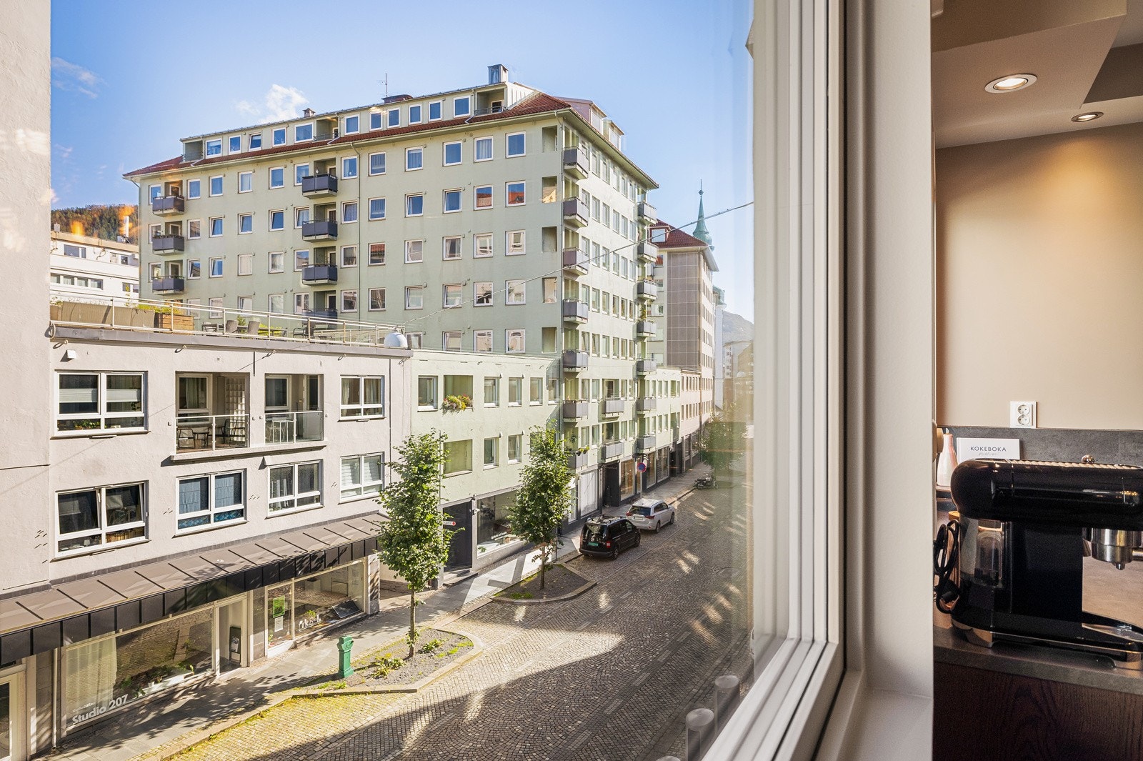 Hyggelig utsikt fra kjøkkenvinduet. Galleribilde