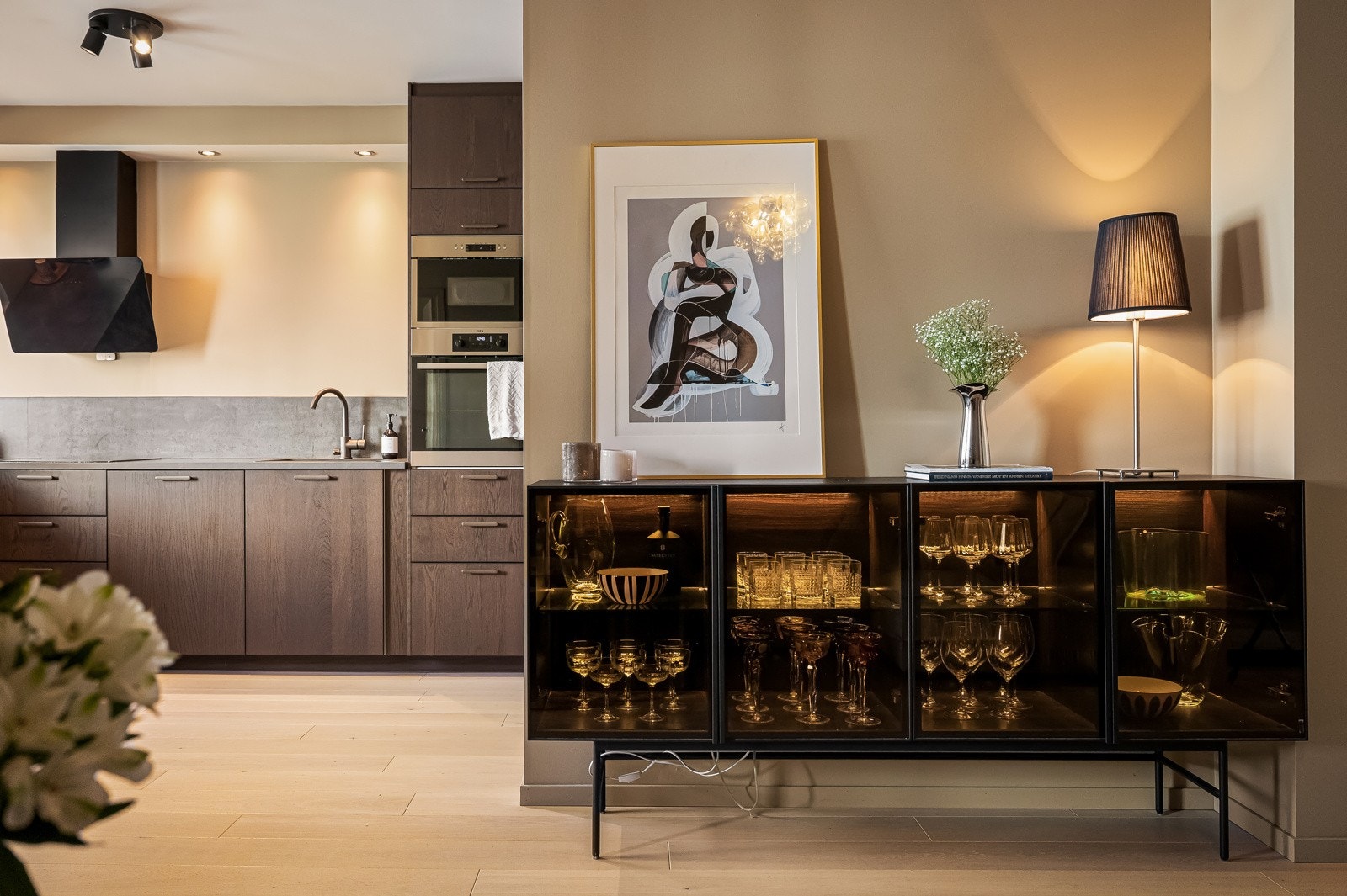 Det er god plass til tv-seksjon i stuen. Galleribilde