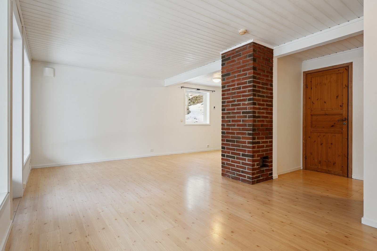 Åpen stue og kjøkkenløsning med god plass Galleribilde