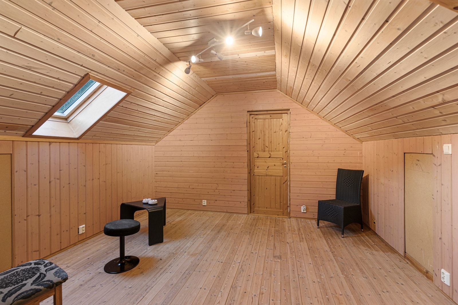 Loftstue. Galleribilde