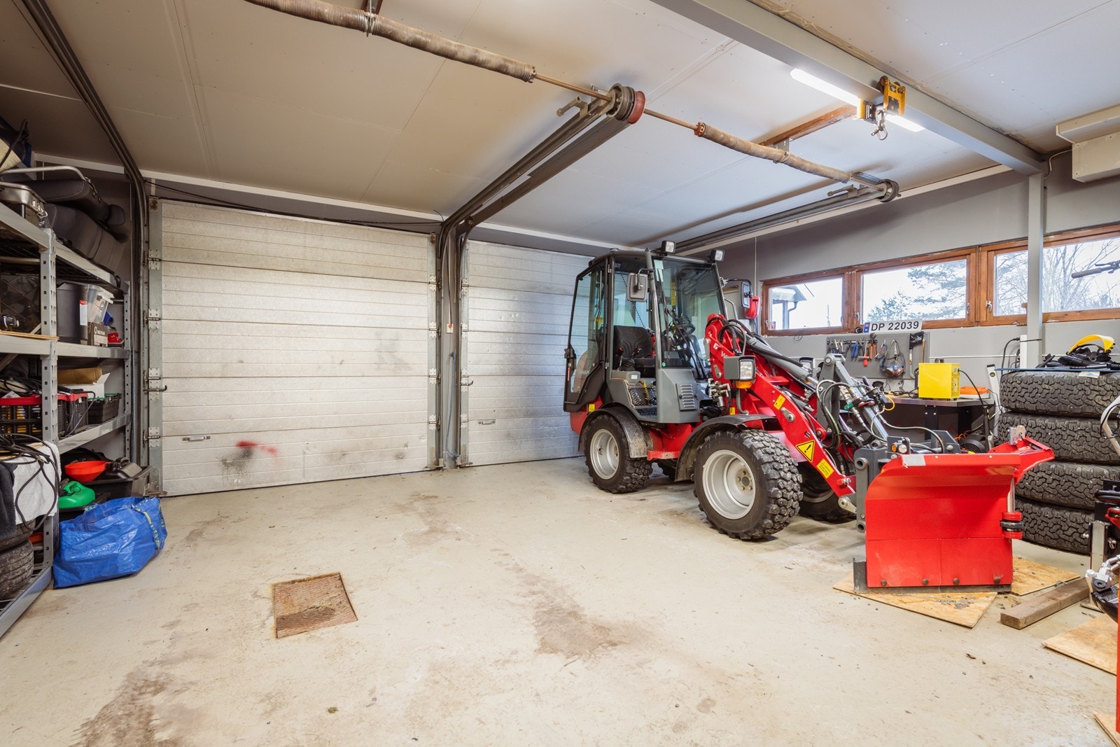 Dobbel garasje. Veldig praktisk for han og hun om vinteren Galleribilde