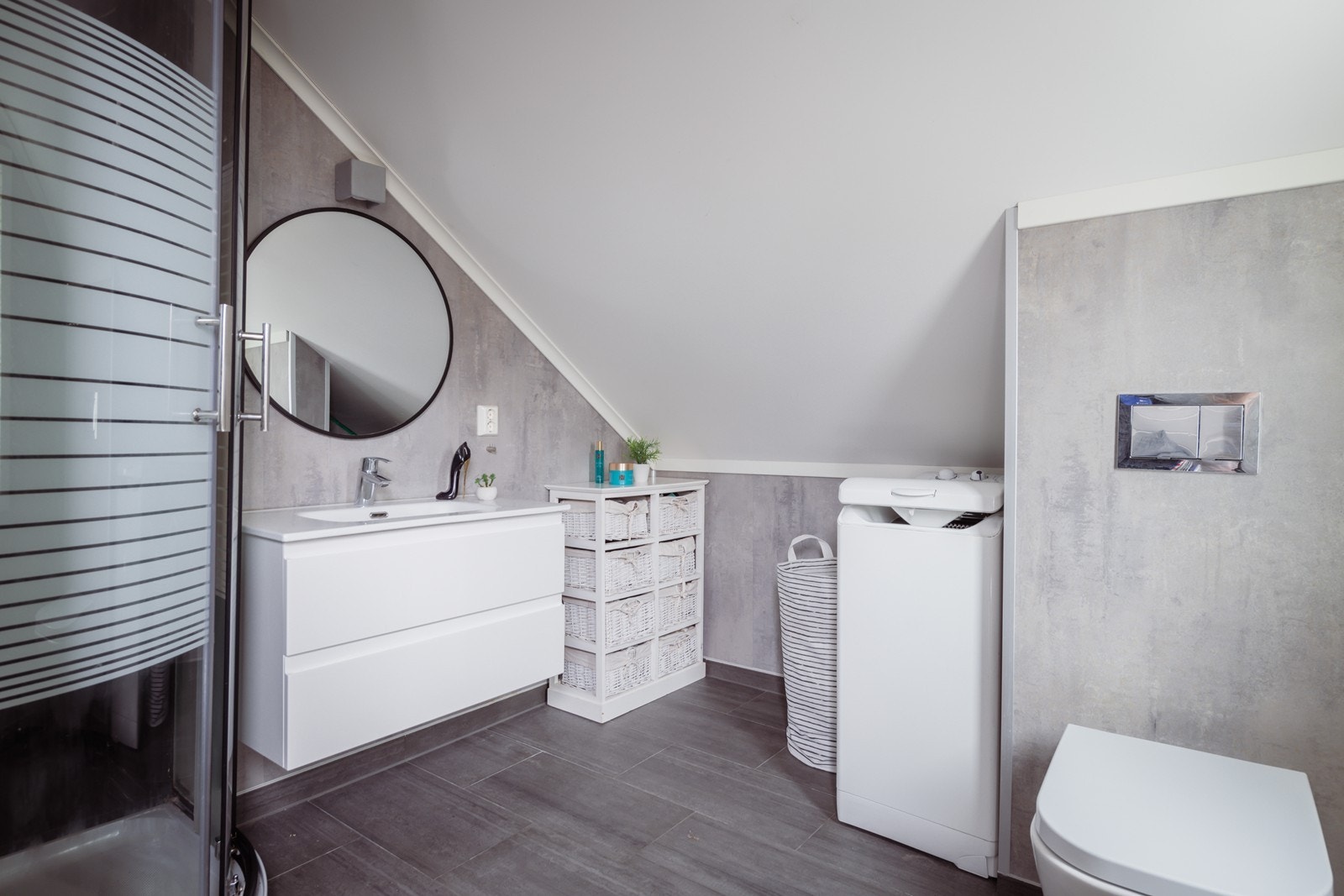 Baderommet har alt det du trenger av et bad Galleribilde