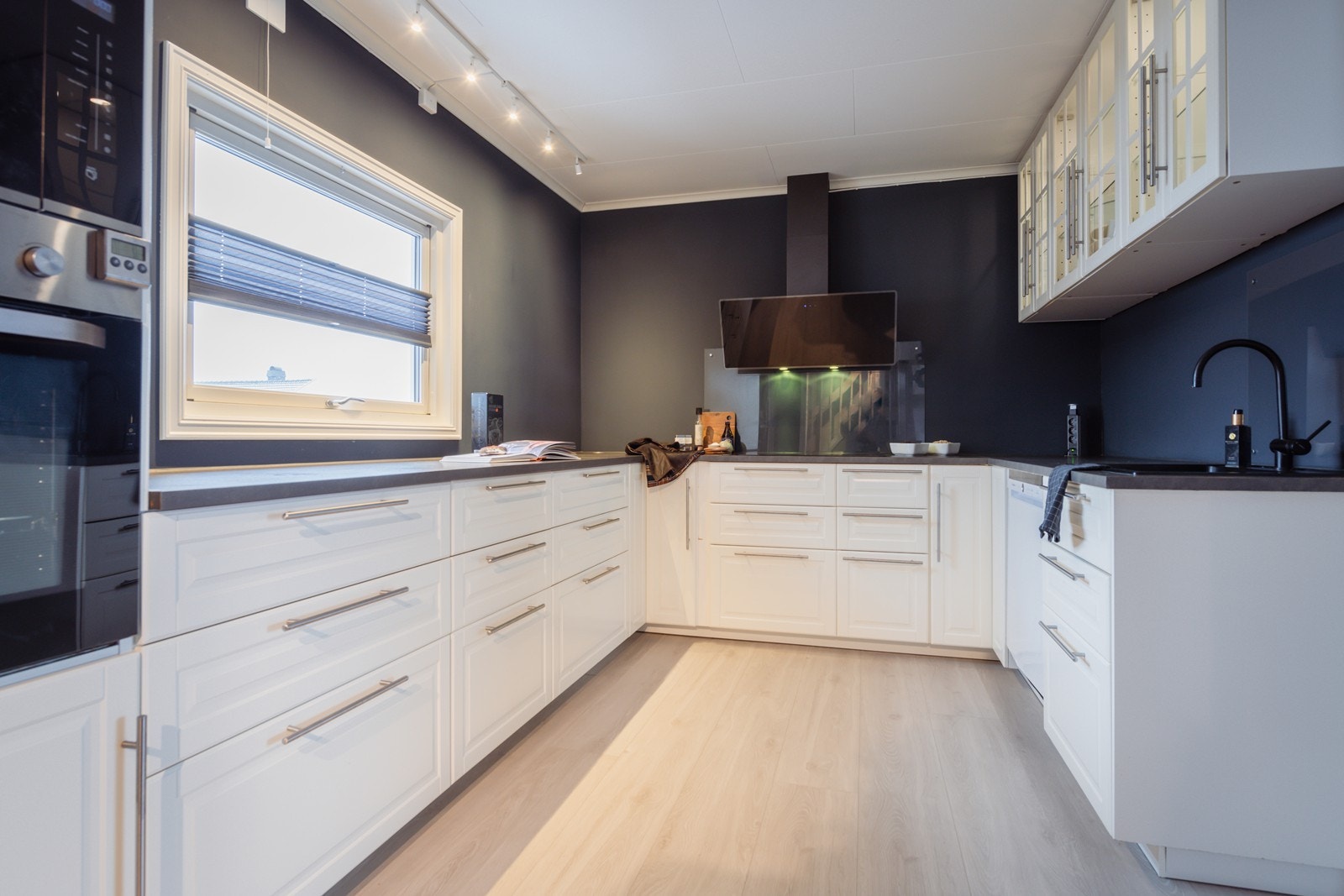 Masser av benkeplass. Her kan det kokeleres for flere av gangen Galleribilde