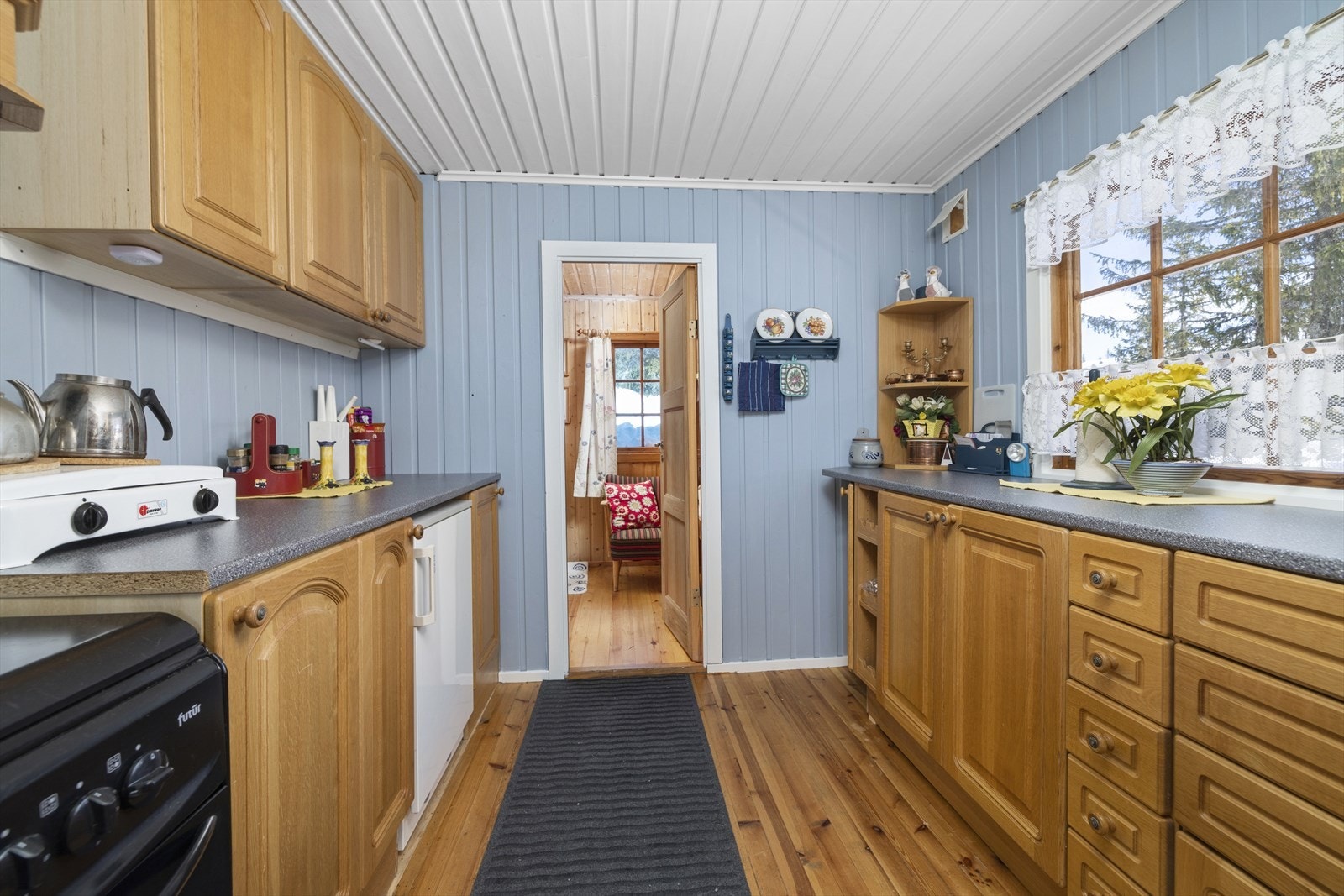 Inngang til ett av soverommene fra kjøkkenet. Galleribilde