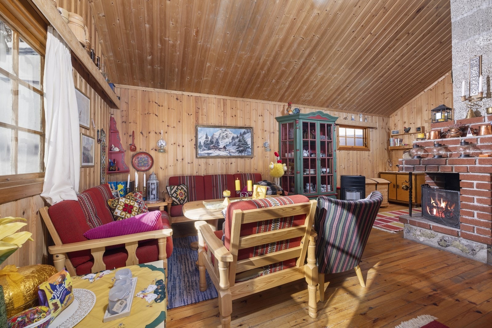 Sofakrok i stuen, hvor man kan lene seg tilbake etter en lang dag med aktivitet. Galleribilde