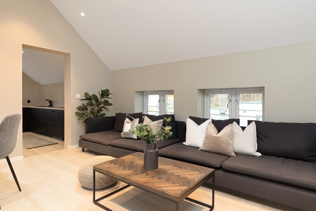 Sofa og sofabord følger med. (2.etg) Galleribilde