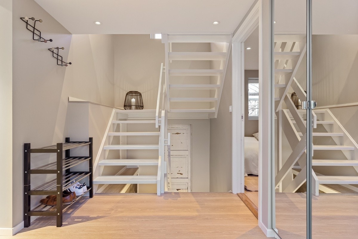 Lyst og romslig inngangsparti (1.etg) Galleribilde