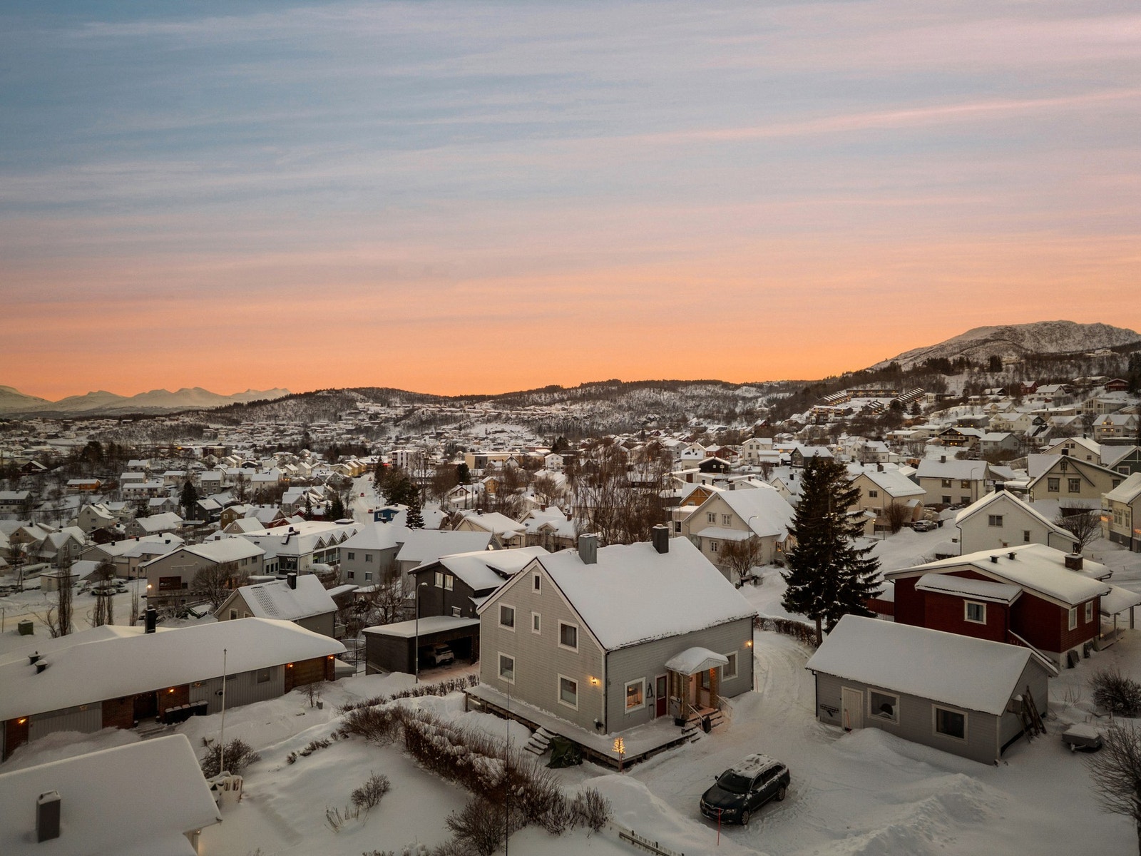 Halvpart av tomannsbolig sentralt beliggende i Harstad, med gangavstand til absolutt alt og ikke minst flott utsikt Galleribilde