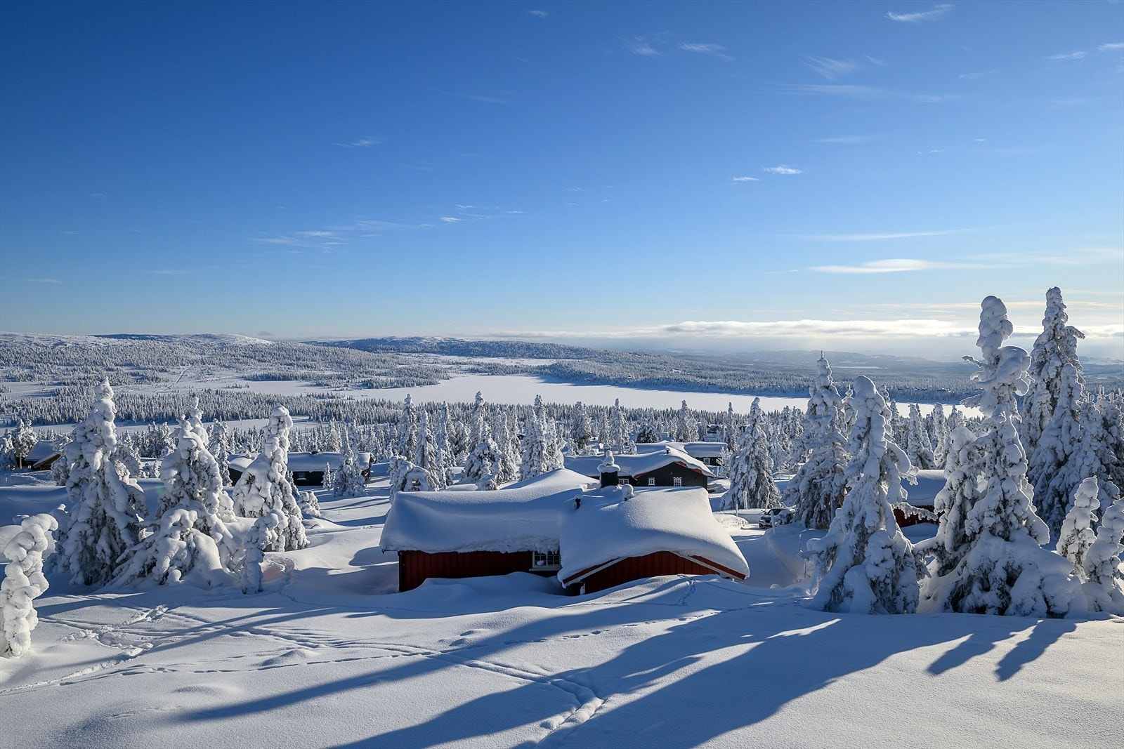 Eiendommen har en attraktiv beliggenhet med nydelige utsikts- og solforhold. Galleribilde