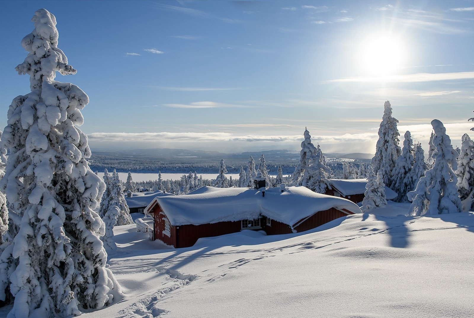 Området byr på et fantastisk helårs turterreng med milevis med oppkjørte løyper vinterstid, samt stier og flotte turmål sommerstid. Galleribilde