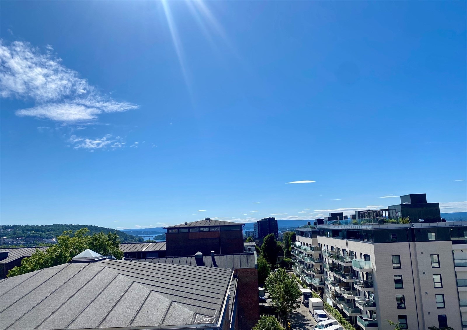 Utsikt og flotte solforhold. Galleribilde