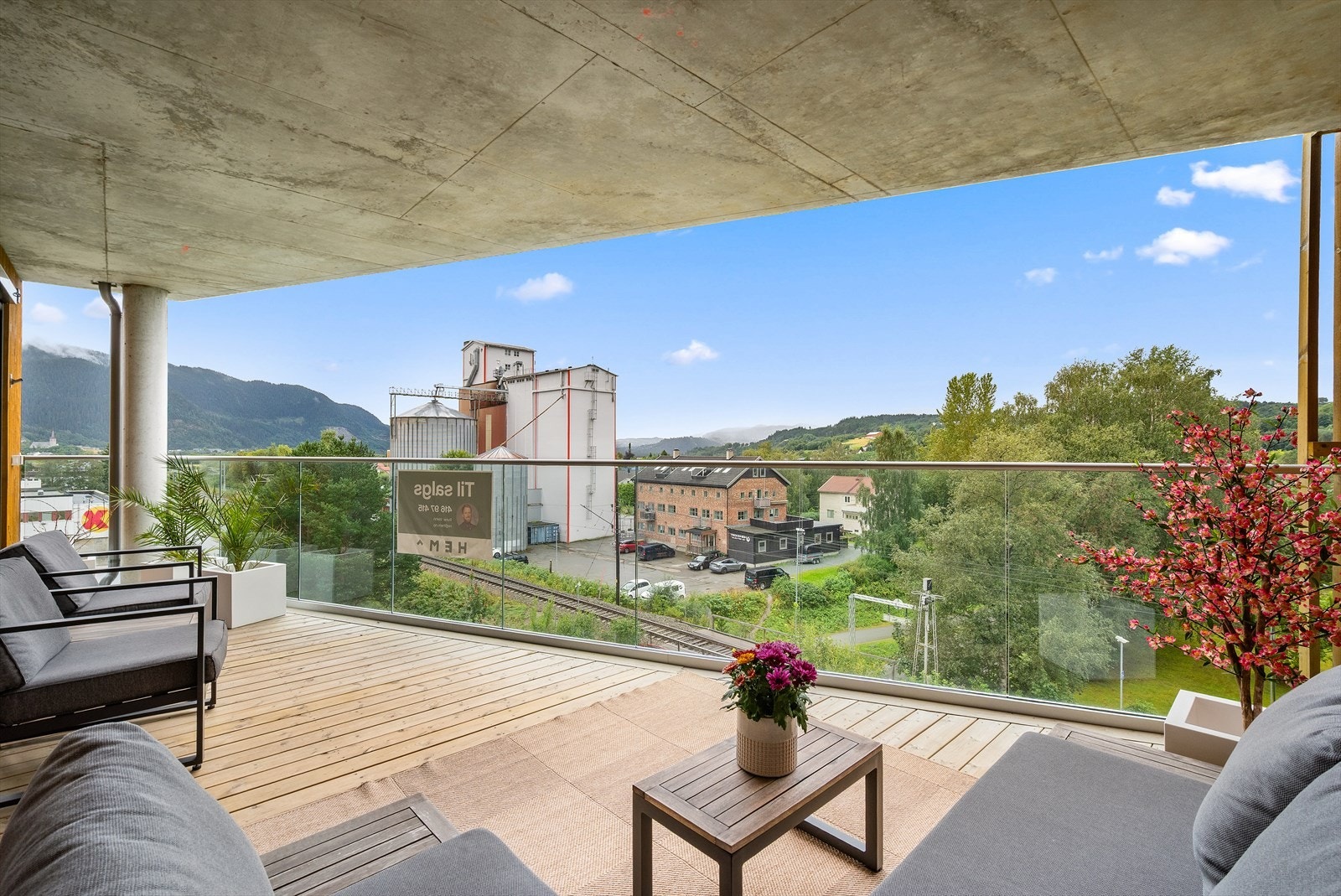 Her får du en moderne og delikat leilighet fra 2023 i et flott bygg i Melhus sentrum! Galleribilde