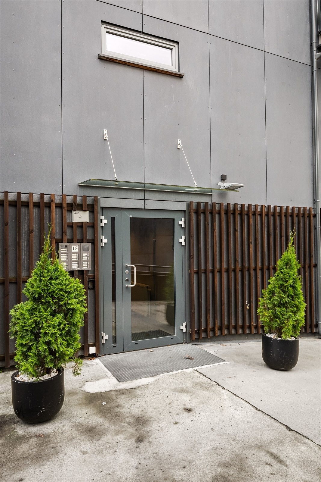 Leiligheten har adkomst via felles inngangsparti. Galleribilde