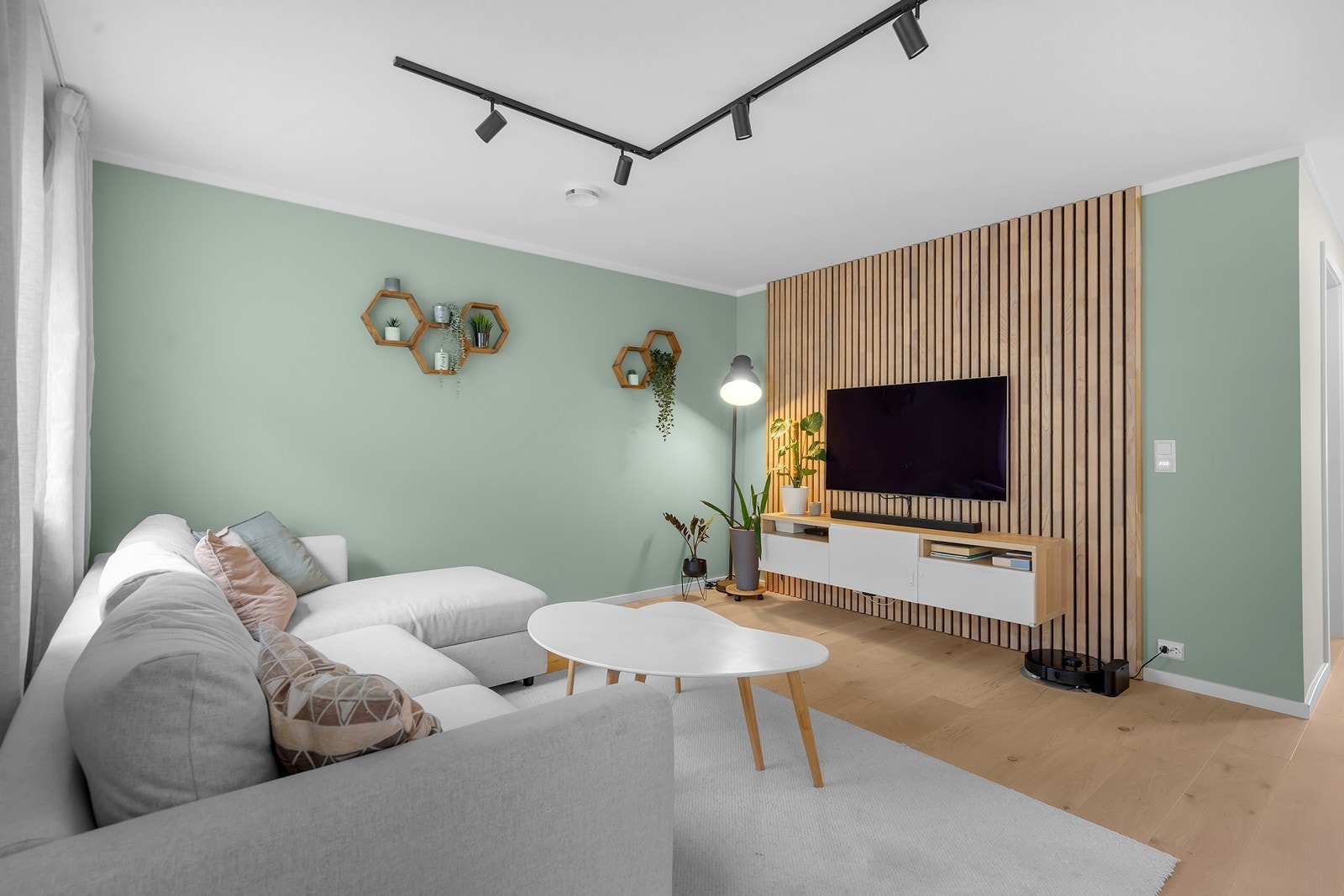 stilren spilevegg som gir rommet et moderne preg. Galleribilde