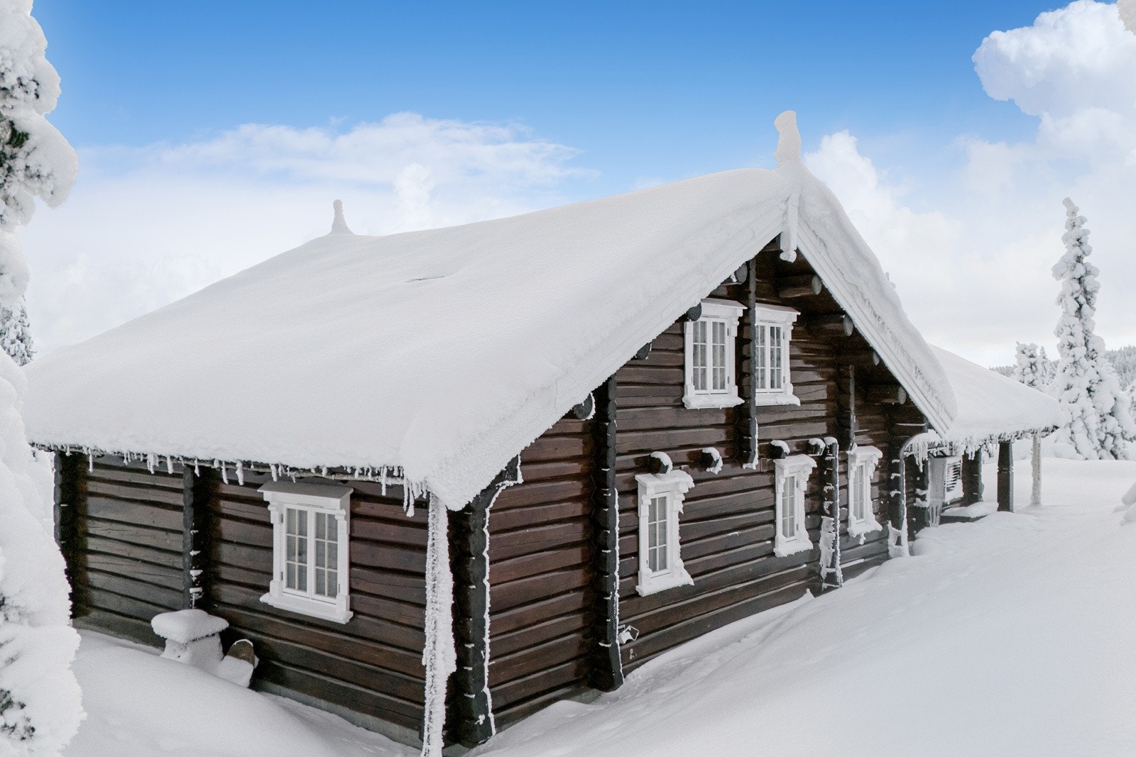 Hytta har kun hatt en eier siden den var ny og har et lekkert preg som innfrir til deg med krav til standard. Det er lagt steinheller rundt hele hytta Galleribilde