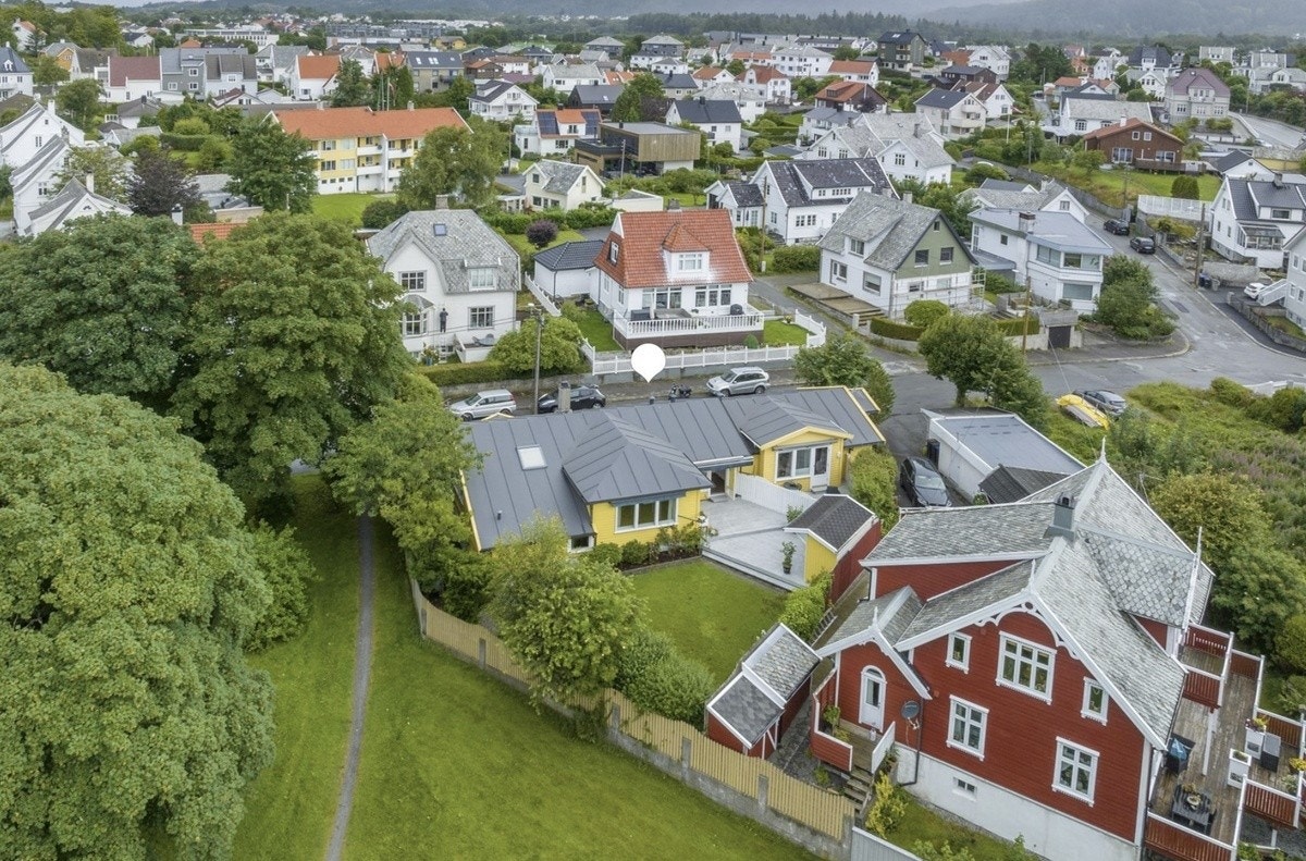 Supersentral beliggenhet rett med flotmyr bussstasjon Galleribilde