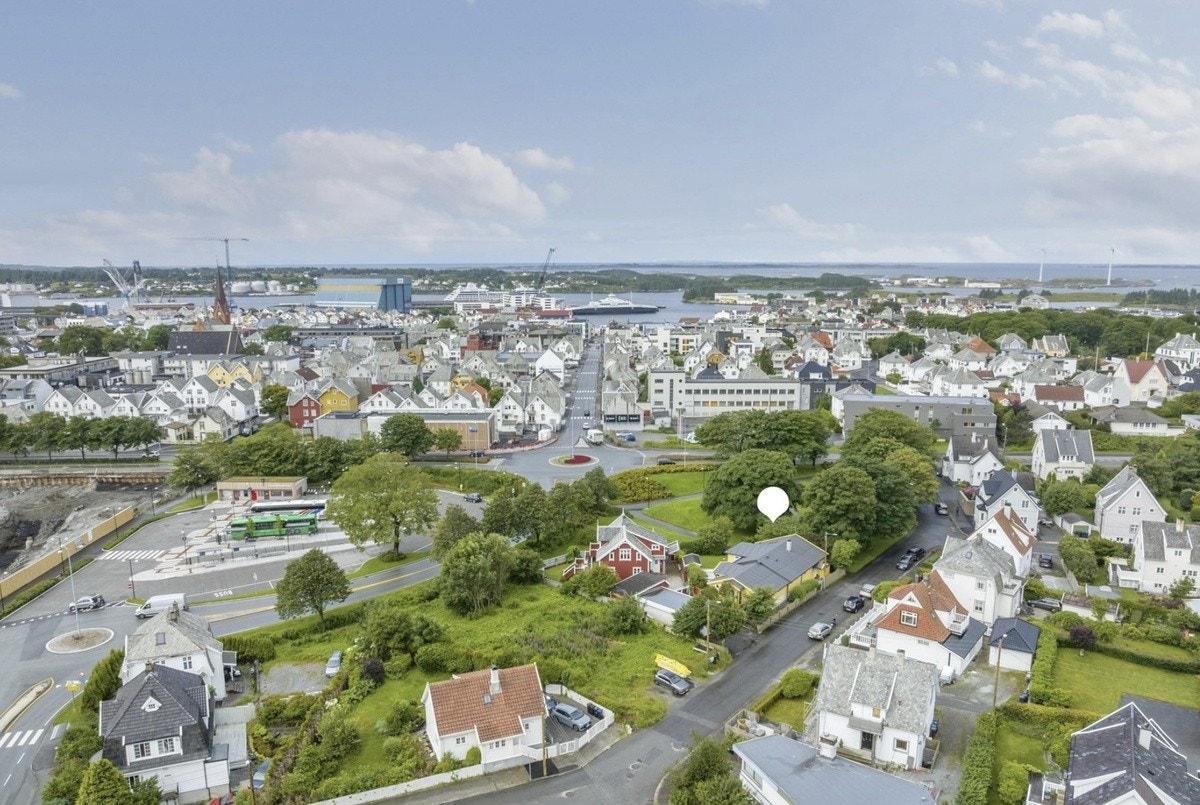 Supersentral beliggenhet rett med flotmyr bussstasjon Galleribilde