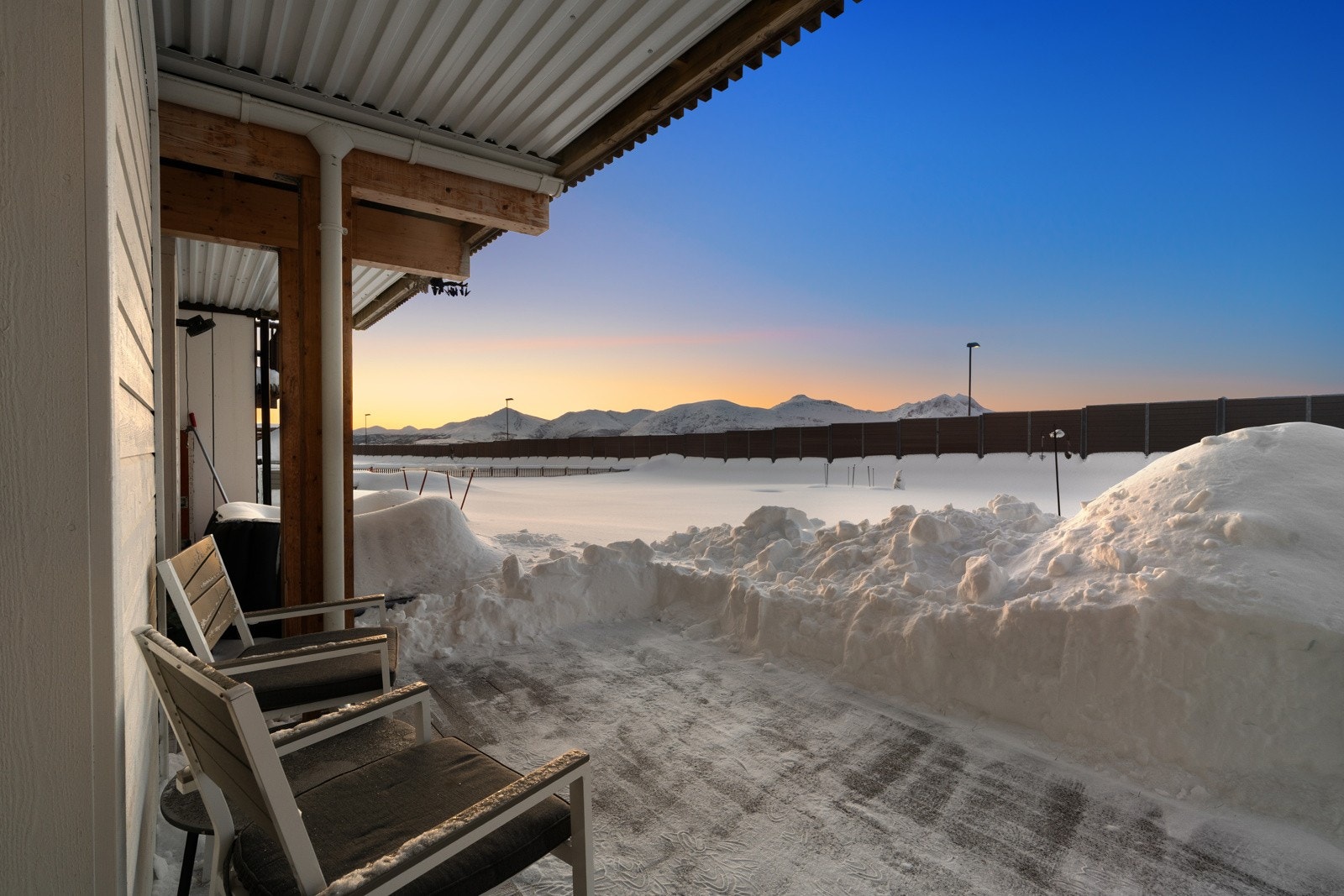 Svært god plass for utemøbler og feks grill eller bålpanne.