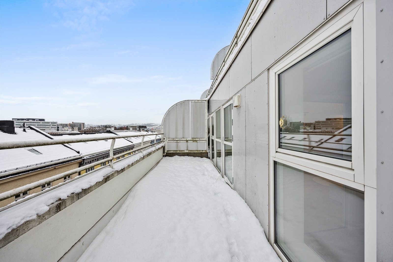 Et flott uterom som utvider leilighetens bruksareal i sommerhalvåret. Galleribilde