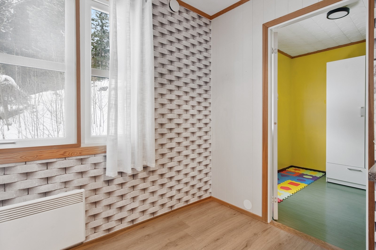 Innenfor kjøkkenet er det eget vaskerom. Galleribilde