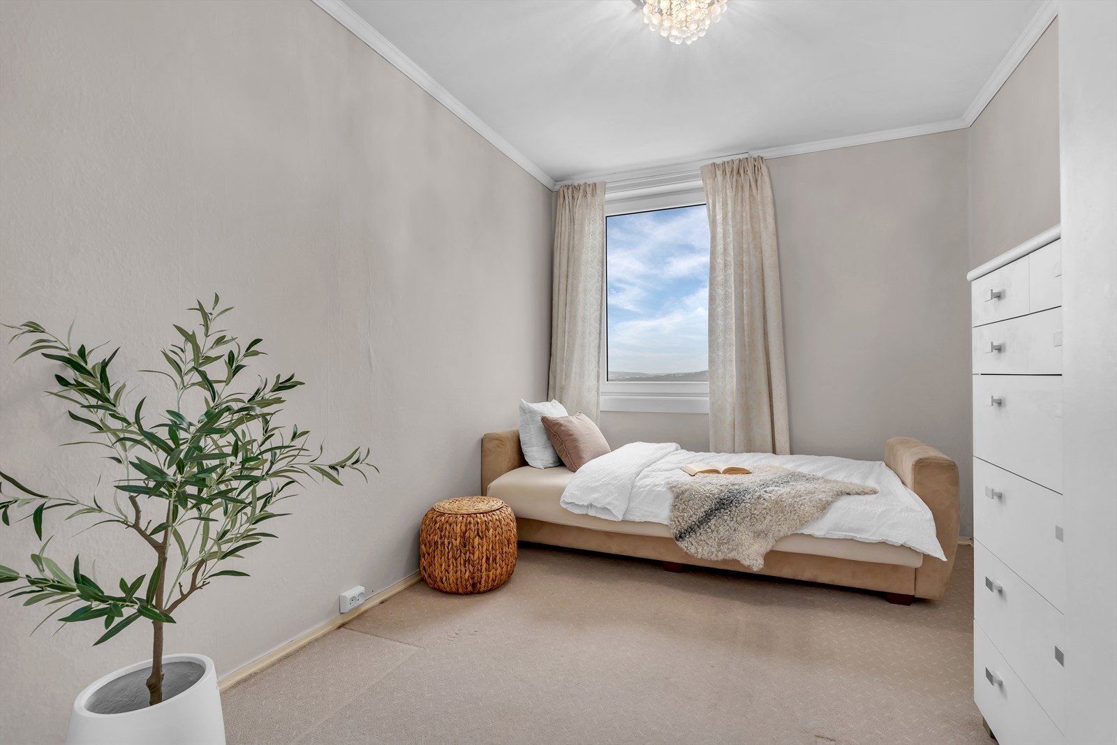 Soverom 2 er også utstyrt med garderobeskap. Galleribilde