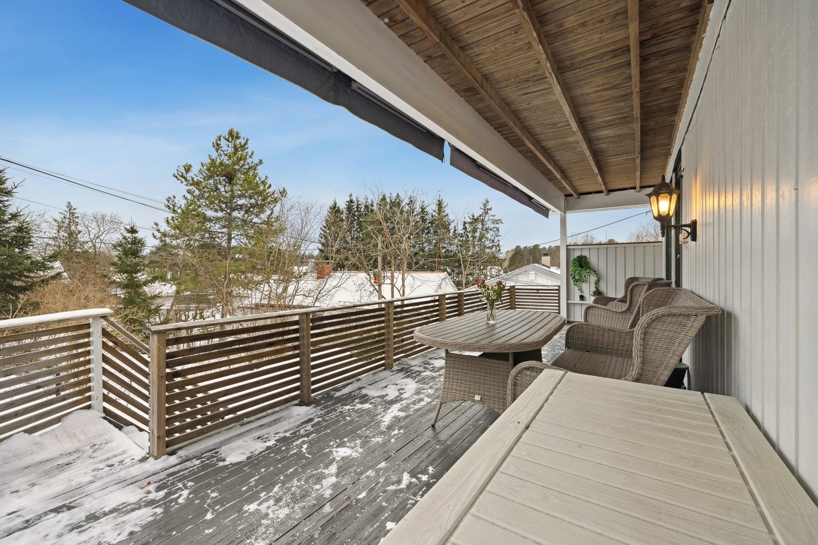 Eiendommen ligger usjenert til i en blindvei og sokner til populære Trasop skole. Galleribilde