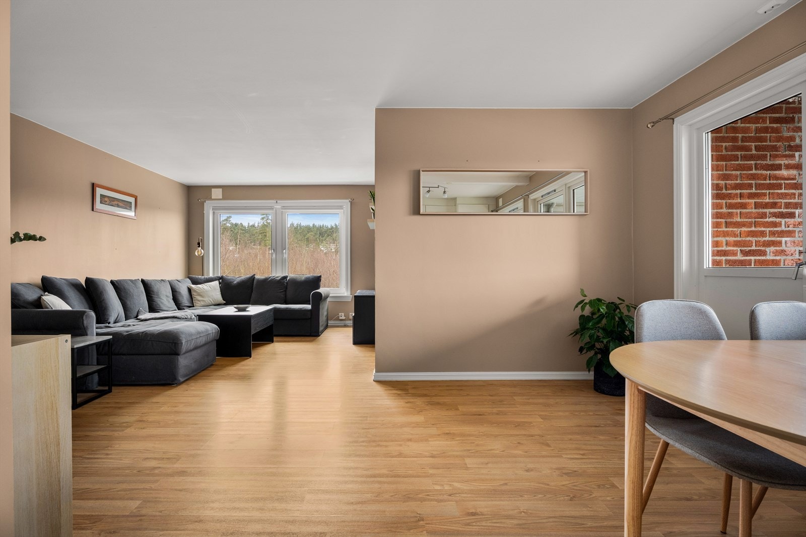 Kjøkken og stue. Galleribilde