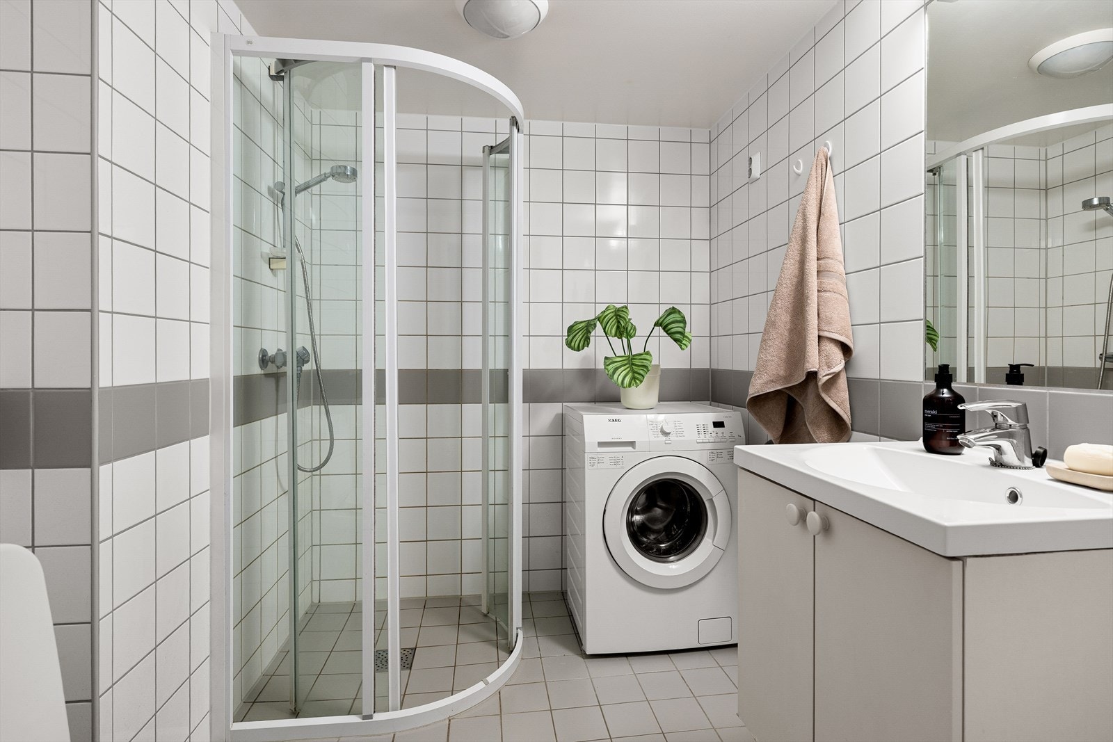 Det er gulvvarme på badet som gir ekstra komfort i hverdagen. Galleribilde