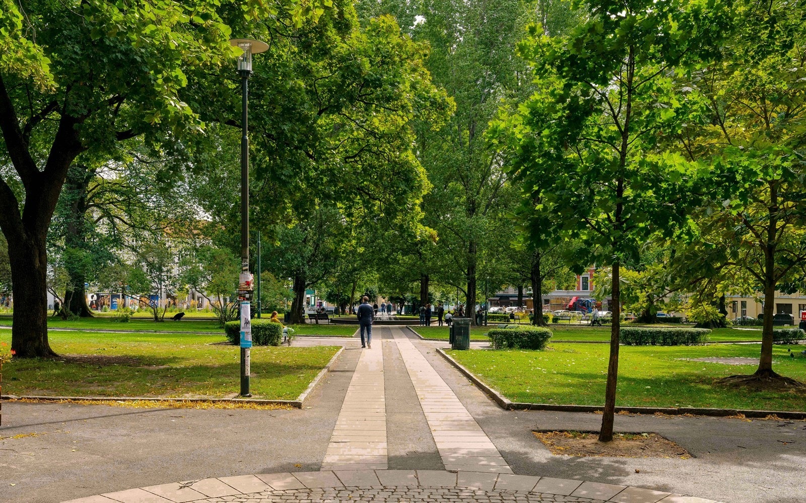 Kort vei til Olaf Ryes plass - hjertet av Grünerløkka med yrende byliv og hyggelig atmosfære. Galleribilde