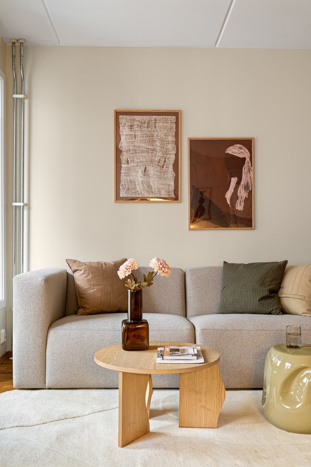 De nøytrale overflatene gir svært gode rammer for å innrede rommet slik man selv ønsker, enten man foretrekker et moderne, klassisk eller mer personlig uttrykk. Galleribilde