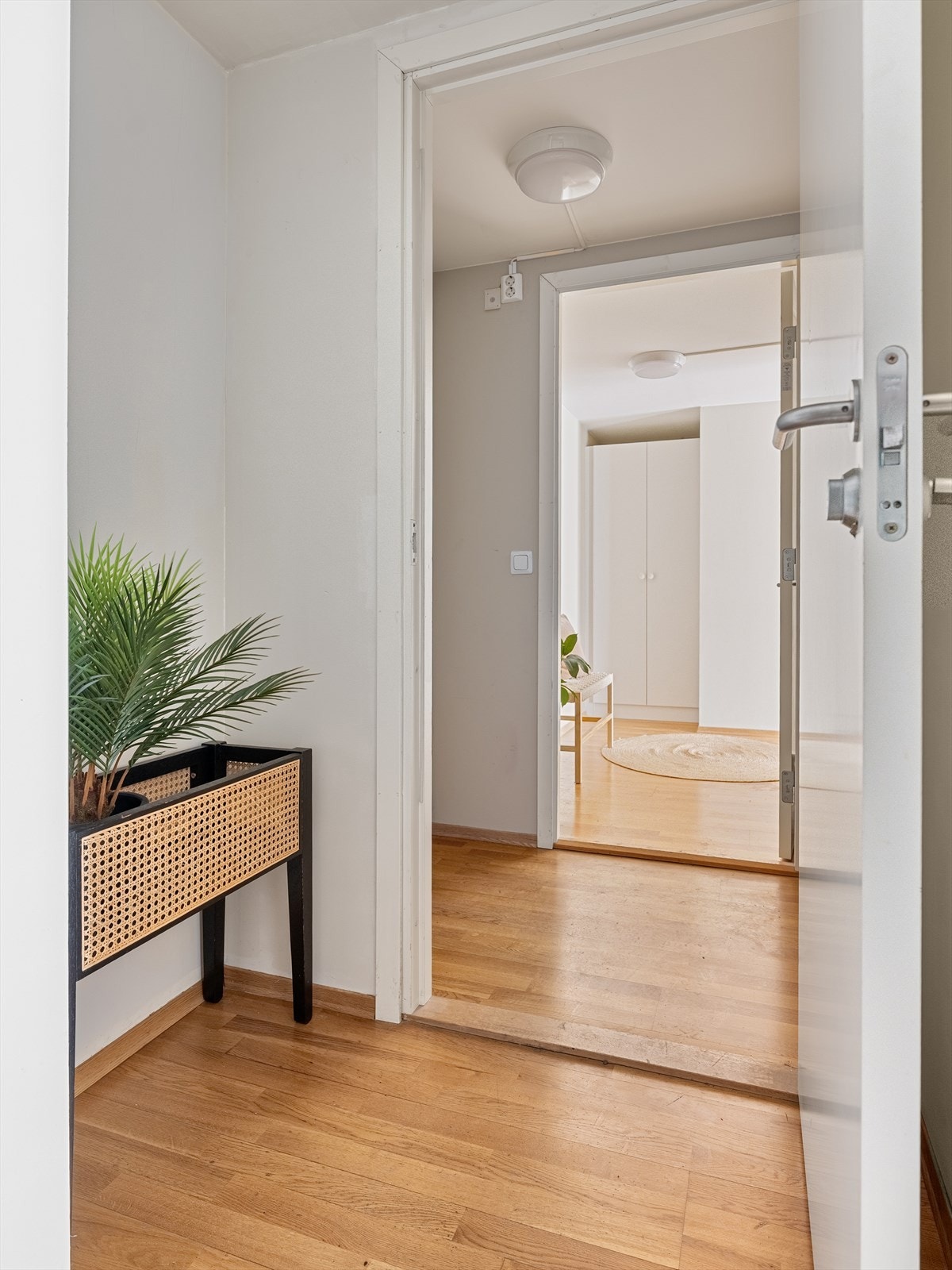 Hybelen har egen, separat entré som gir en praktisk og selvstendig adkomst. Galleribilde