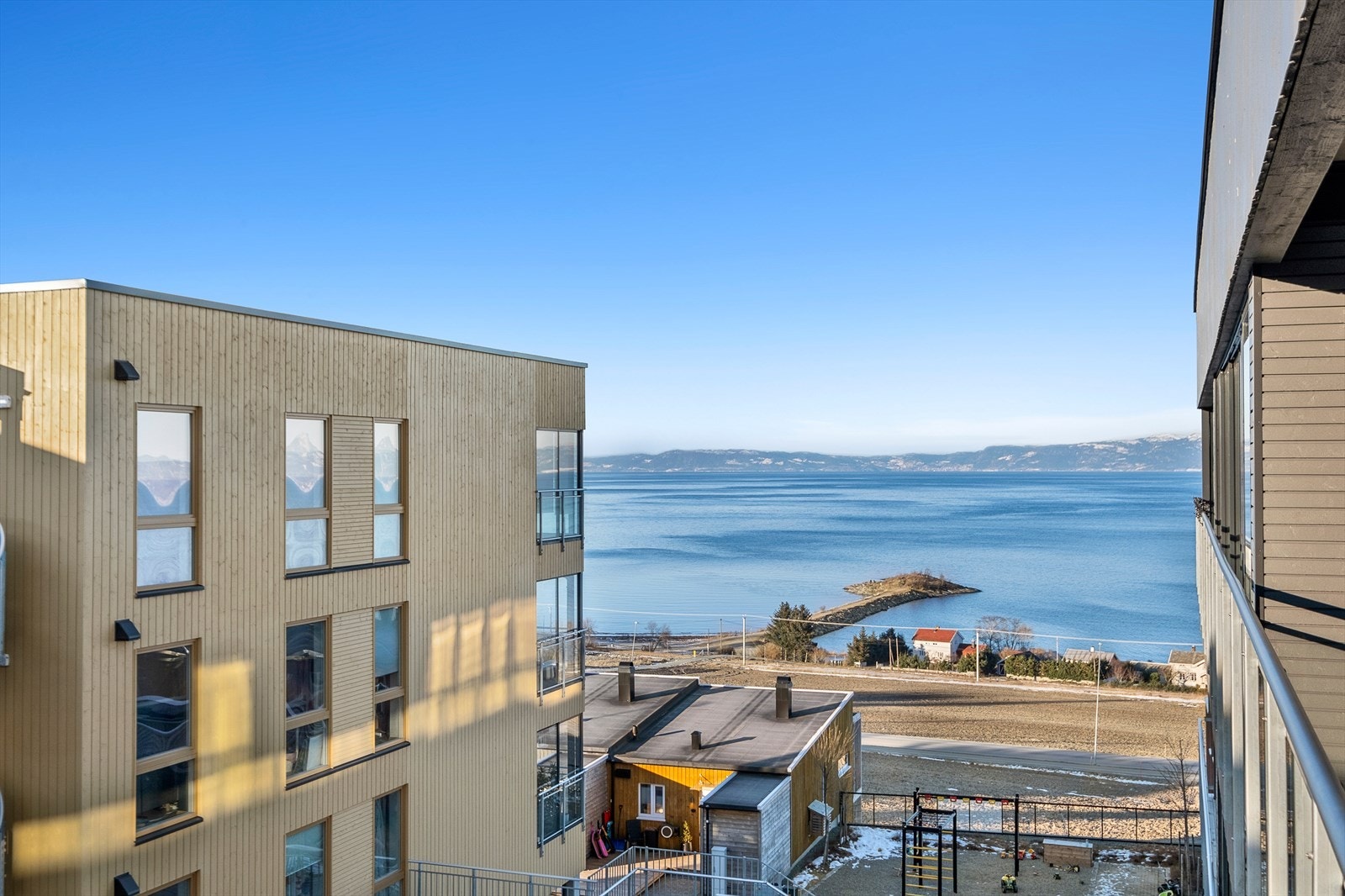 Fra leiligheten får du flott utsikt til Trondheimsfjorden! Galleribilde