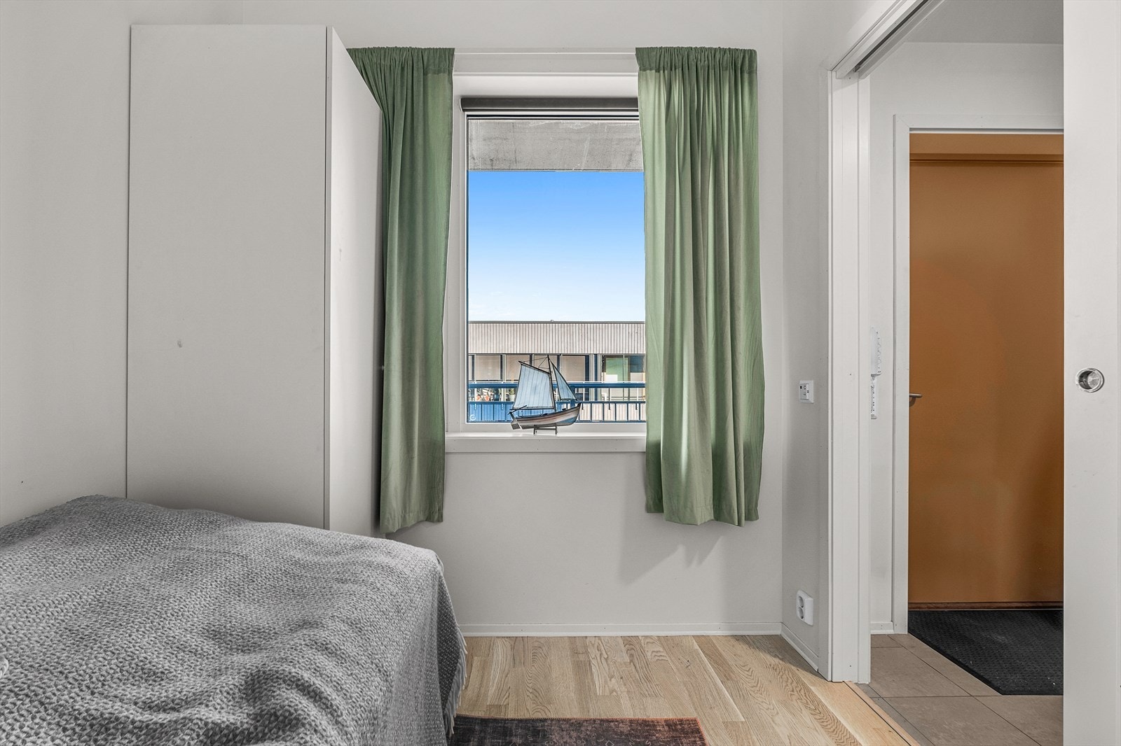 Soverommet ligger i tilknytting til entre. Galleribilde