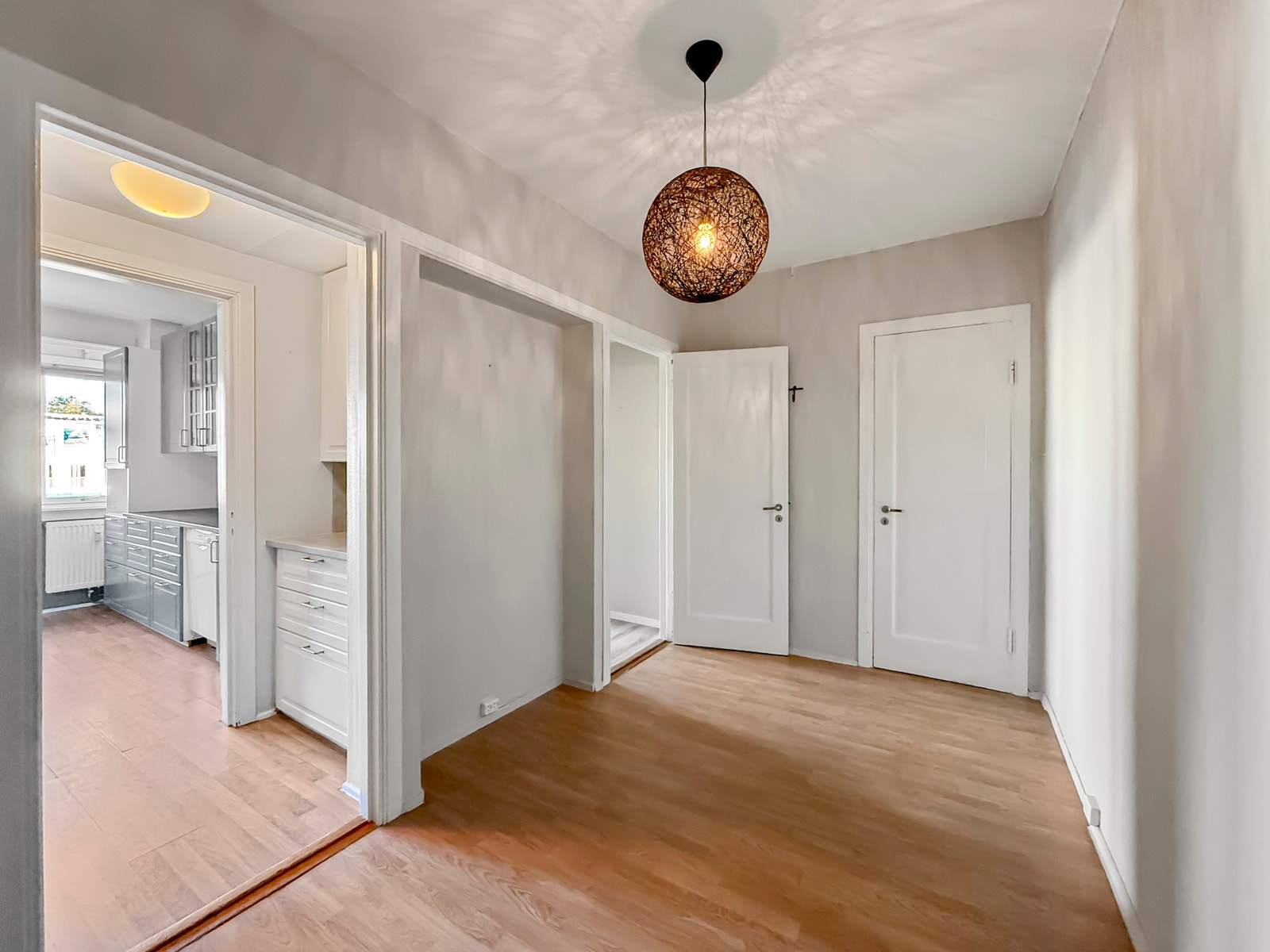 Velkommen til Henrik Wergelands gate 1 - En romslig 3-roms leilighet med fin plassering i Kvadraturen! Galleribilde